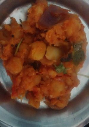 உருளைக்கிழங்கு கூட்டு(potato koottu recipe in tamil) செய்முறை முக்கிய புகைப்படம்