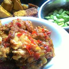 A picture of Ayam penyet ala chieta.