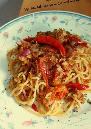 A picture of Spicy Tuna Spaghetti with Squeezed Lemon Condiment.