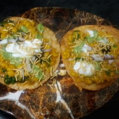 A picture of Dal pakwan.