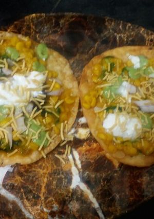 A picture of Dal pakwan.
