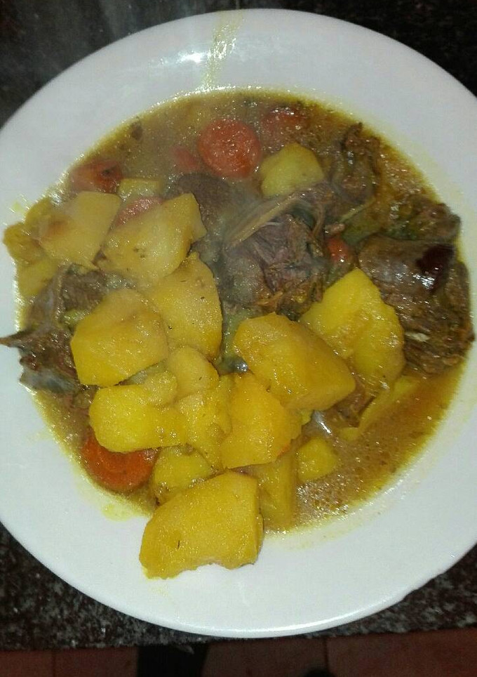 Una foto de Estofado de patatas con liebre a mi manera en la olla GM g