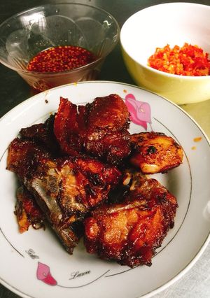 Hình của món Sườn, ba rọi một nắng chiên.