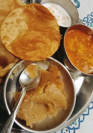 सूजी का हलवा (sooji ka halwa recipe in Hindi) रेसिपी मुख्य फोटो