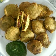 A picture of Tomato pakoda.