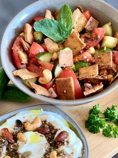 Una foto de 🇱🇧 Ensalada FATTOUSH (فتوش, Líbano)