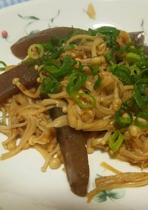 A picture of Braised konjak and enoki mushroom.