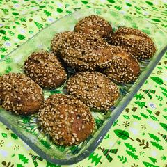 A picture of Sesame cookies.
