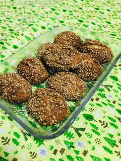 A picture of Sesame cookies.