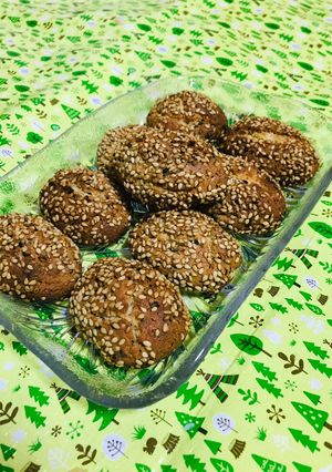 A picture of Sesame cookies.