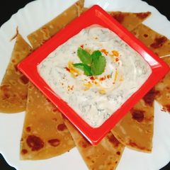 A picture of Tzatziki sauce.