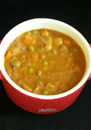 A picture of Vegetarian coconut curry.