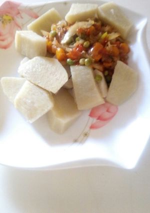 A picture of Boil yam with egg sauce.
