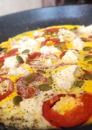 عکسی از دستور تخم مرغ گوجه با پنیر😋