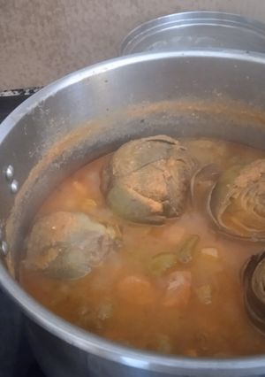 Una foto de Guiso de habas con alcachofas y costillas