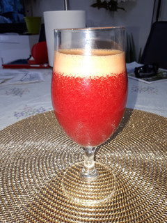 Una foto de Zumo refrescante y saludable