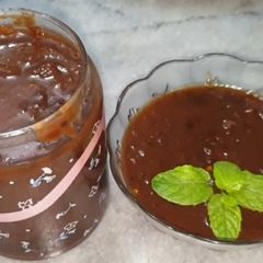 A picture of Imli ki khati meethi chutney (tamarind sauce).