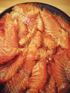 Una foto de Salmón marinado (muy fácil)