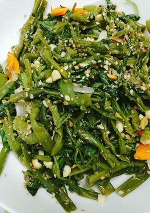 Hình của món Nộm rau muống mắm tôm.