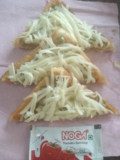 A picture of Bread pizza.