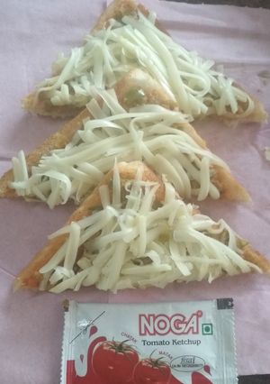 A picture of Bread pizza.