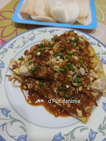 Cara Mudah Membuat Resep Tahu telur bumbu kacang petis yang Uenak Anti Ribet, Uenak Banget