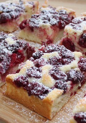 Joghurtos-meggyes piskóta recept fotója