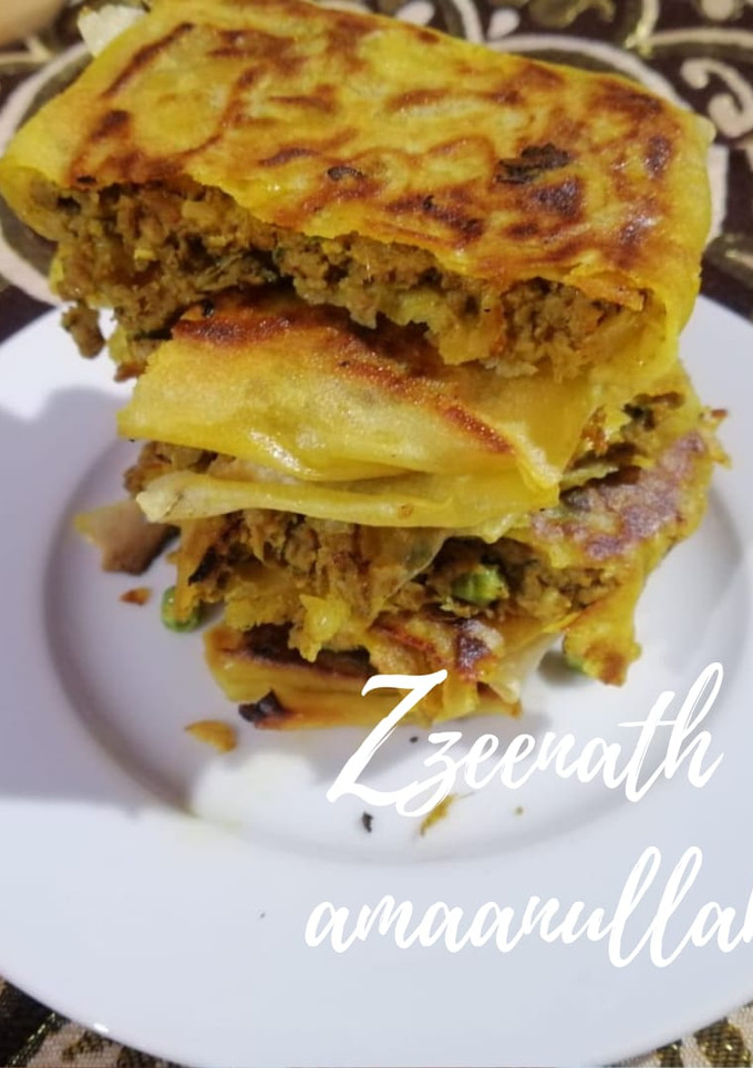 A picture of Indian Style Spring Roll Mutabbaq.