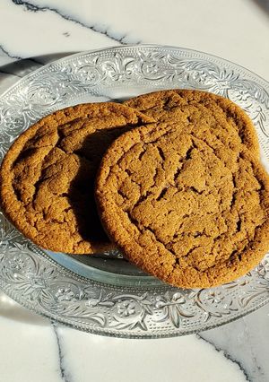 A picture of Molasses Spice Cookies.