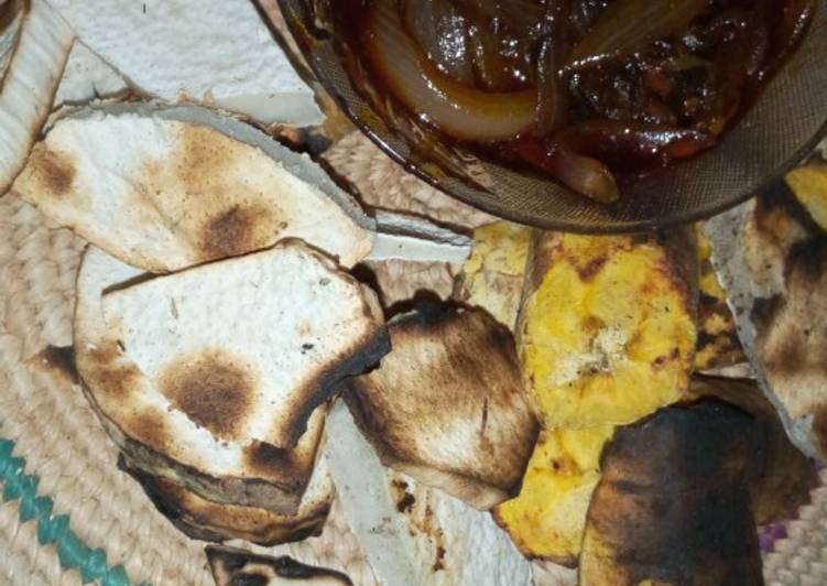 Charcoal grill plantain and yam