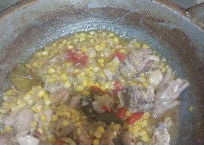 Masakan sup ayam mentega mix jagung manis bumbu serba iris