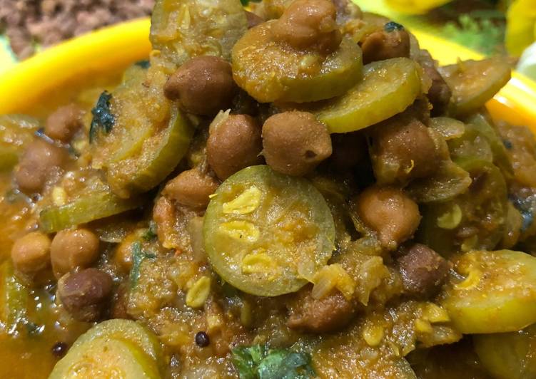 Tindora Black Chickpea Masala Curry (Kundru Kala ChanaCurry) – Lunch Recipe