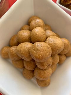 સૂંઠની લાડુ (Shunth Ladoo Recipe In Gujarati) રેસીપી મુખ્ય ફોટો