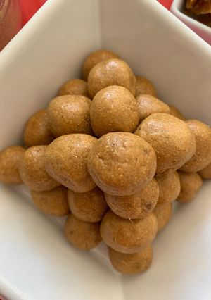 સૂંઠની લાડુ (Shunth Ladoo Recipe In Gujarati) રેસીપી મુખ્ય ફોટો