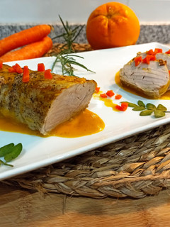 Una foto de Solomillo en salsa de naranja 🍊 y zanahoria🥕