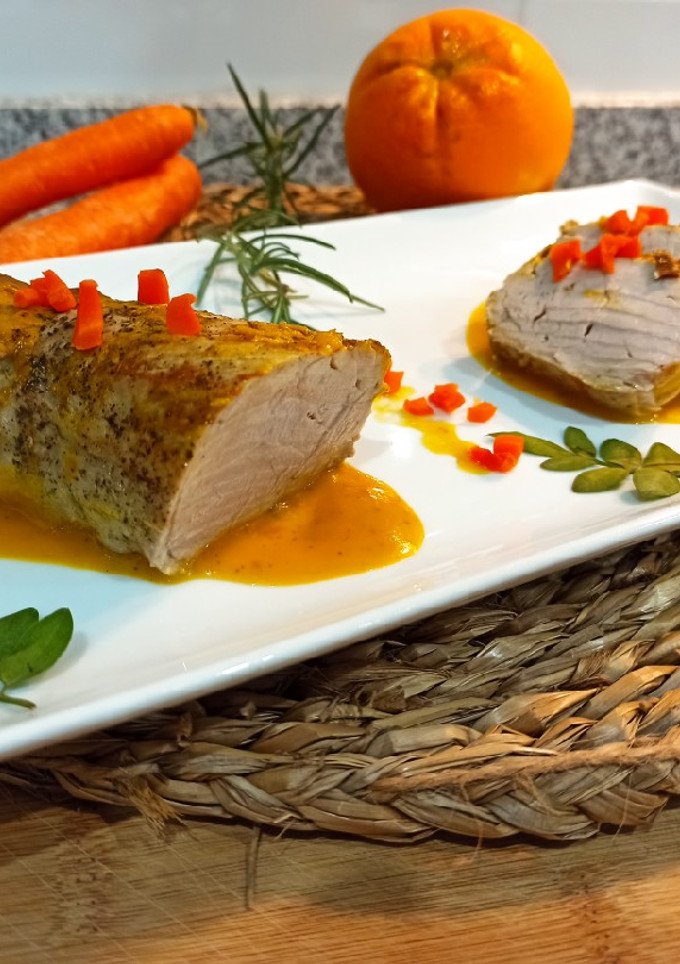 Una foto de Solomillo en salsa de naranja 🍊 y zanahoria🥕