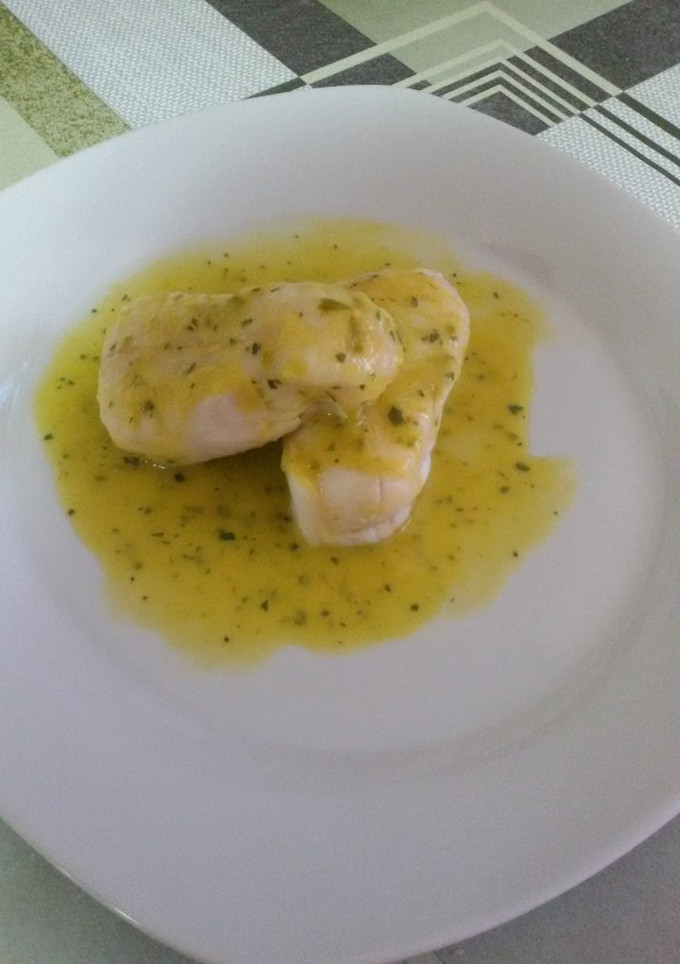 Una foto de Corazones de merluza en salsa de puerros y azafrán con thermomix