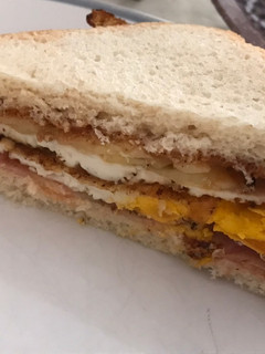 Baconös-tojásos toast recept fotója