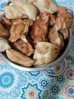 Una foto de Pastelitos de queso casero con dulce de membrillo y batata