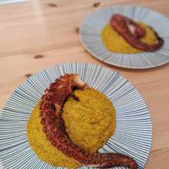 Una foto de Pulpo con puré de verduras (todo en Airfryer)
