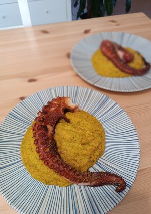Una foto de Pulpo con puré de verduras (todo en Airfryer)
