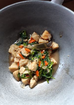 Foto resep Tumis Kangkung Bakso
