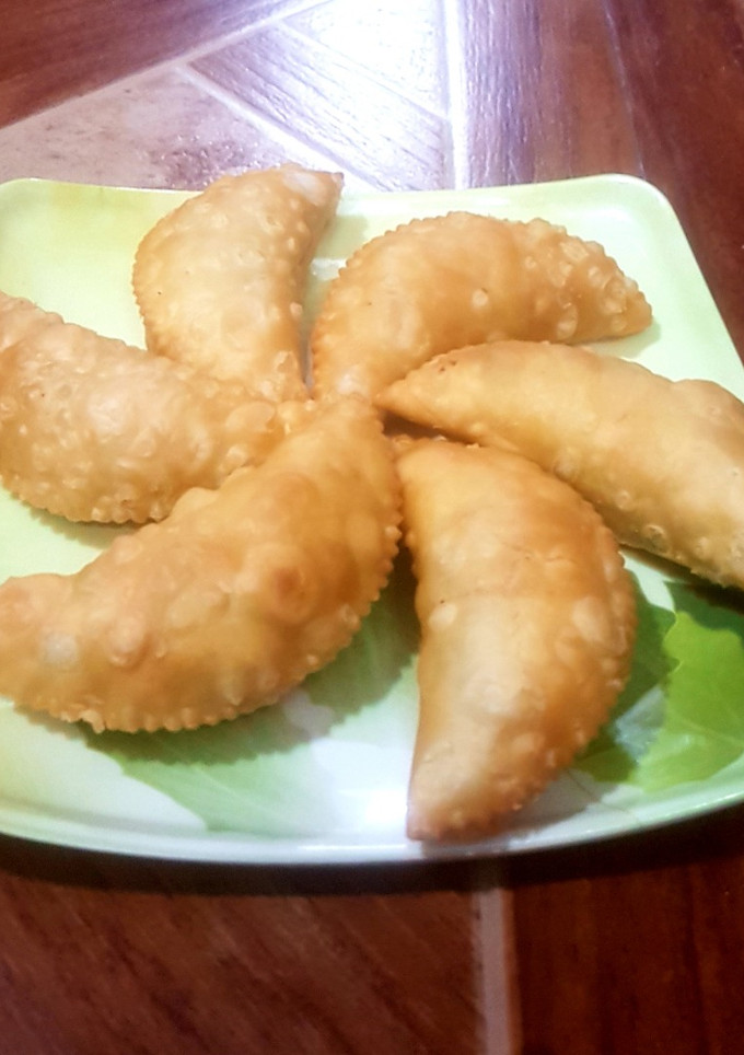 गुजिया (Gujiya recipe in Hindi) रेसिपी मुख्य फोटो