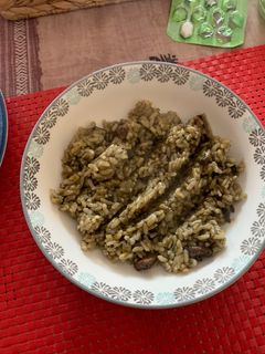 Una foto de Arroz con calamares en su tinta de lata