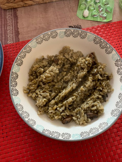 Una foto de Arroz con calamares en su tinta de lata