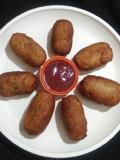आलू भरे ब्रेड रोल (Aloo bhare bread roll recipe in Hindi) रेसिपी मुख्य फोटो