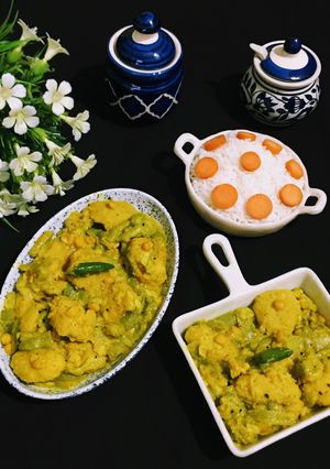 A picture of Jal Bhara Chichinga / Steamed fritters in Snake Gourd curry.