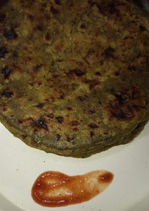 A picture of Methi paratha.