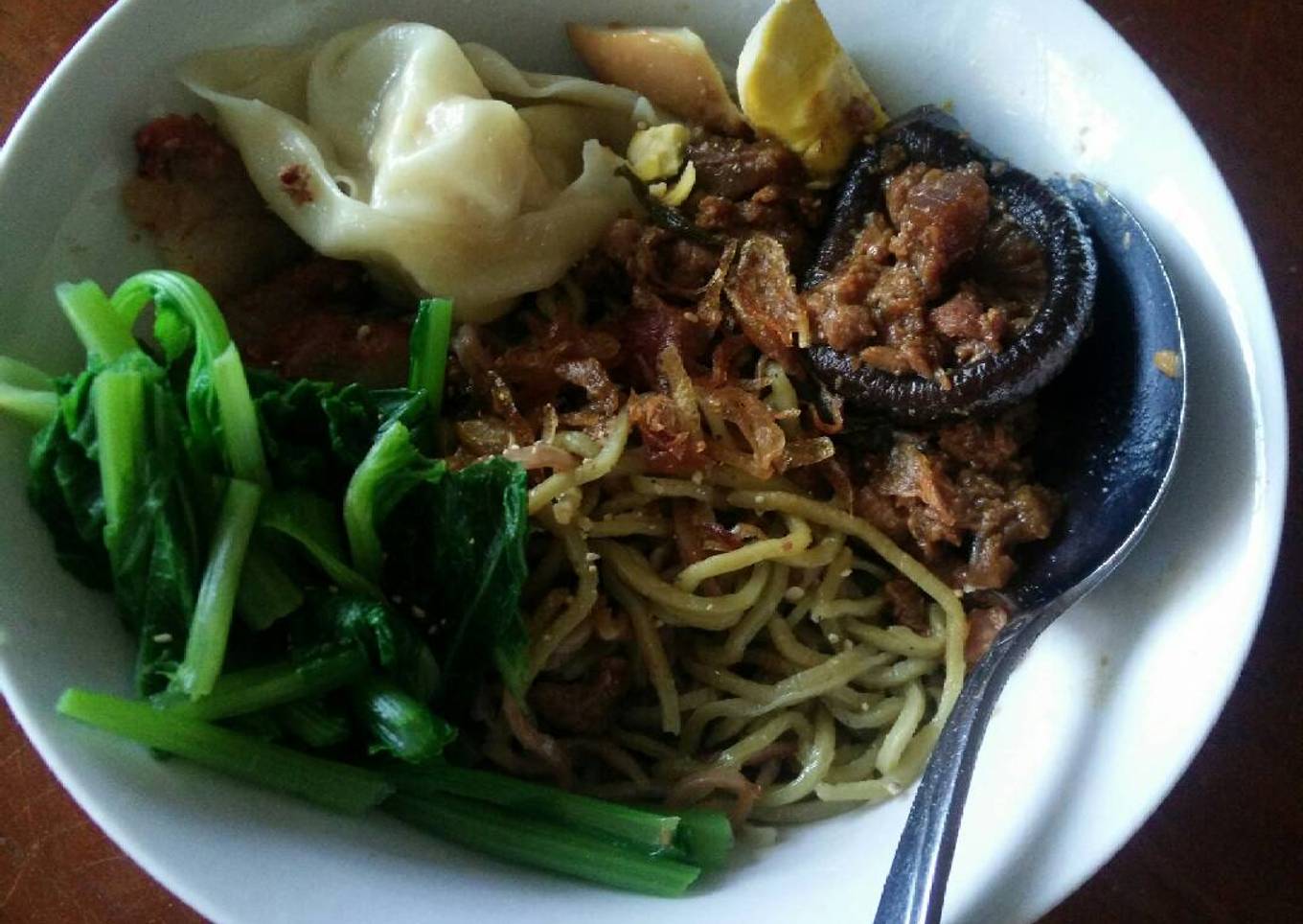 Mie pangsit non halal