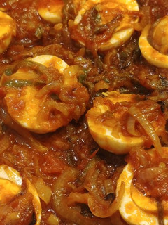 Foto principal de Huevos cocidos con tomate